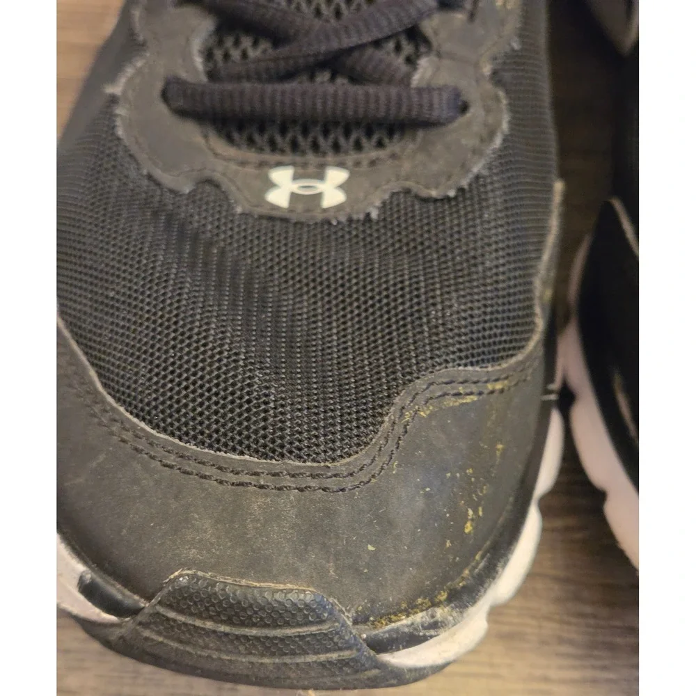 Under Armour Charged Assert 9 Athletic Running Sneakers Mens Size 11 Black White